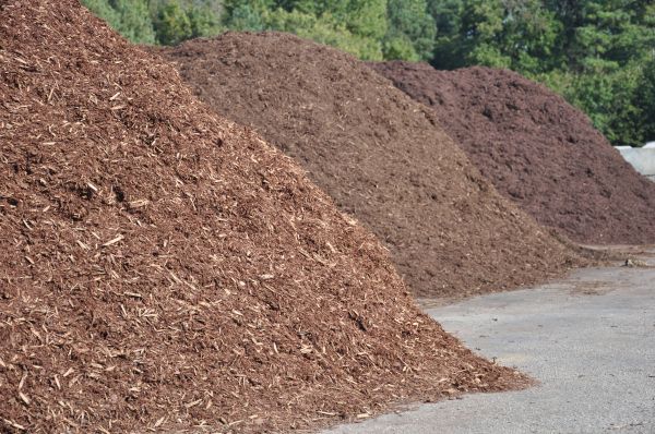 Brown Mulch Delivery in Fort Myers