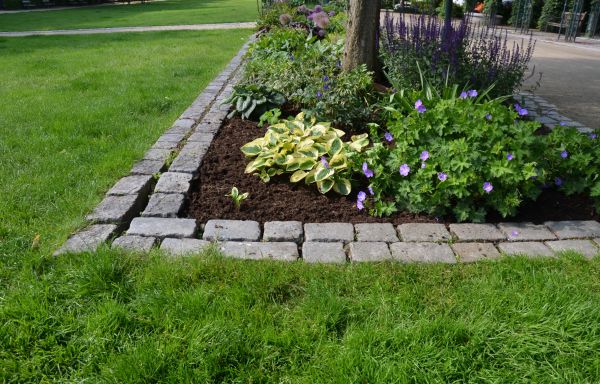 Flower Bed Mulching in Fort Myers