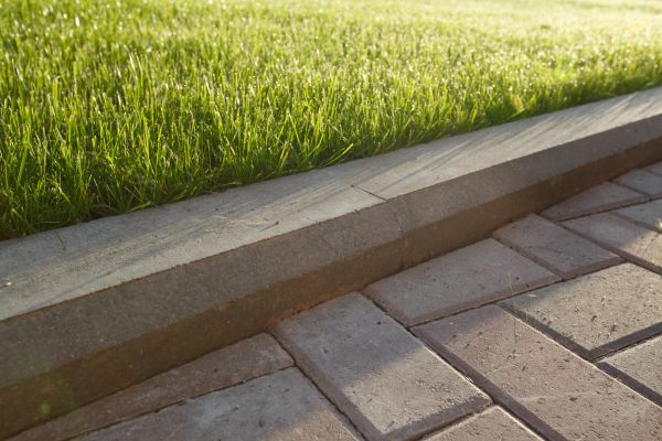 Lawn Edging Replacement in Fort Myers